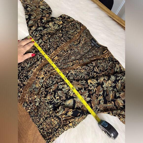 Carole Little Petites Tapestry Print V-neck Cropped Top, Size Petite 4 - Picture 9 of 11